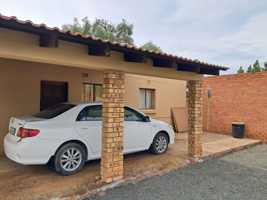 4 Bedroom Property for Sale in Rhodesdene Northern Cape
